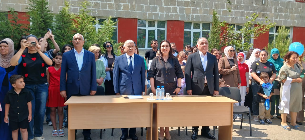 Yasamal rayonundakı Məmməd İsmayıl Cuvarlinski adına 52 saylı orta məktəbdə “Son Zəng”  keçirilmişdir